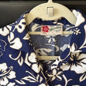 Hilo Hattie The Hawaiian Original: Navy Floral Aloha Shirt